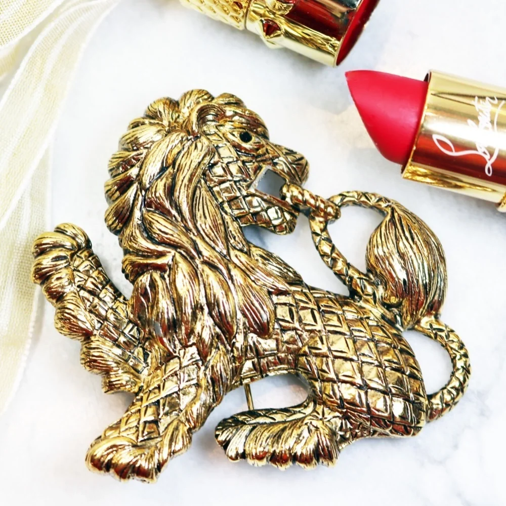 Regal Quilted Lion Brooch from the Classics Collection by Joan Rivers - Picture 8 of 16